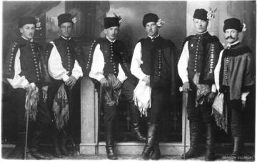 Turiansky kroj z roku 1920 Turiansky kroj z roku 1920