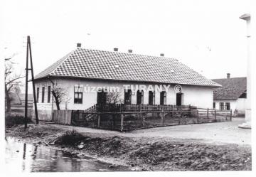 Evanjelická škola - r.1946 foto Peter Vencel . ško Evanjelická škola - r.1946 foto Peter Vencel . ško