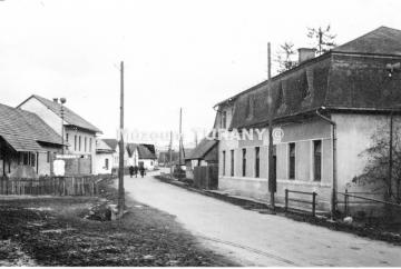 Stará budova MNV a Urbár - foto po 1950 Stará budova MNV a Urbár - foto po 1950